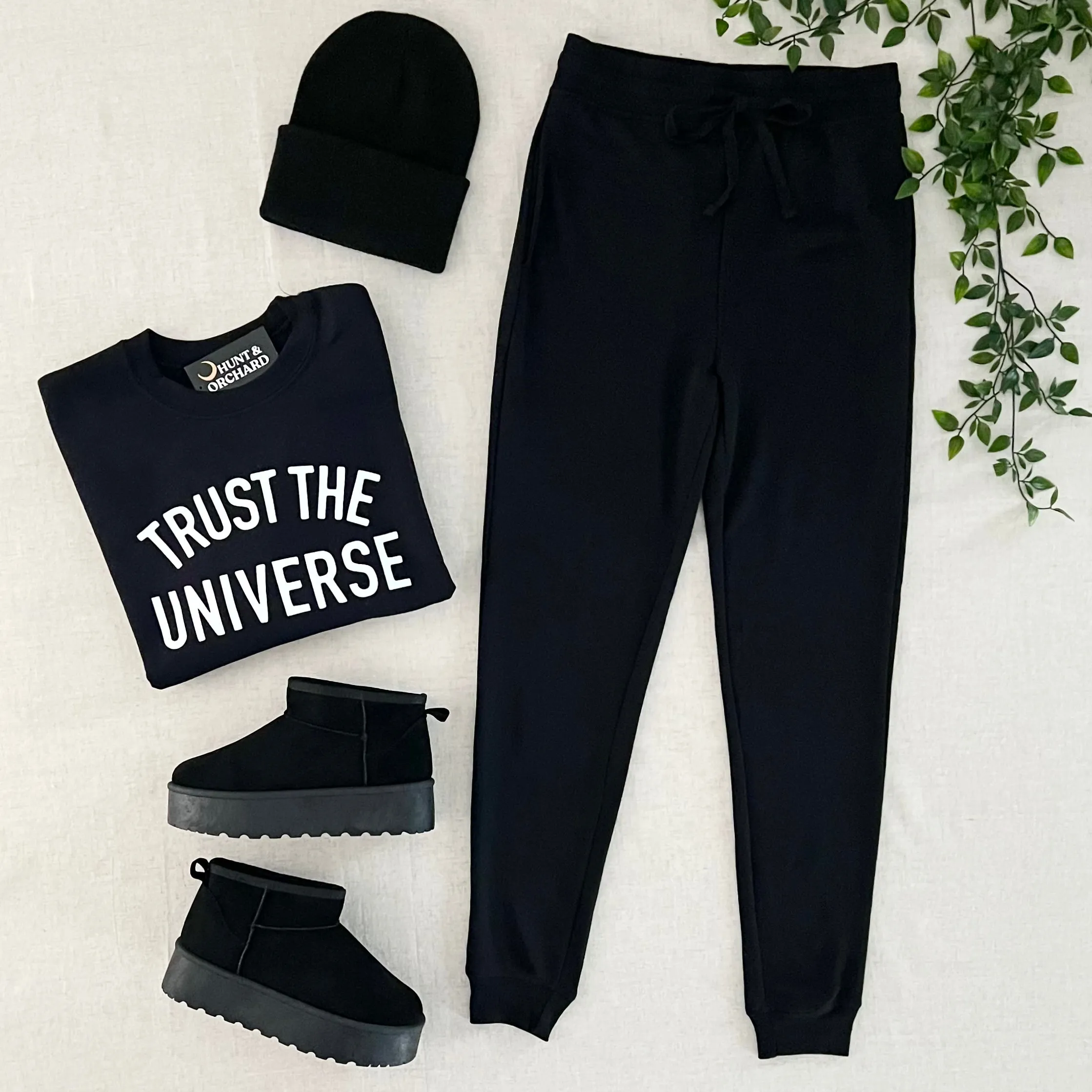 Trust The Universe Pullover - Black